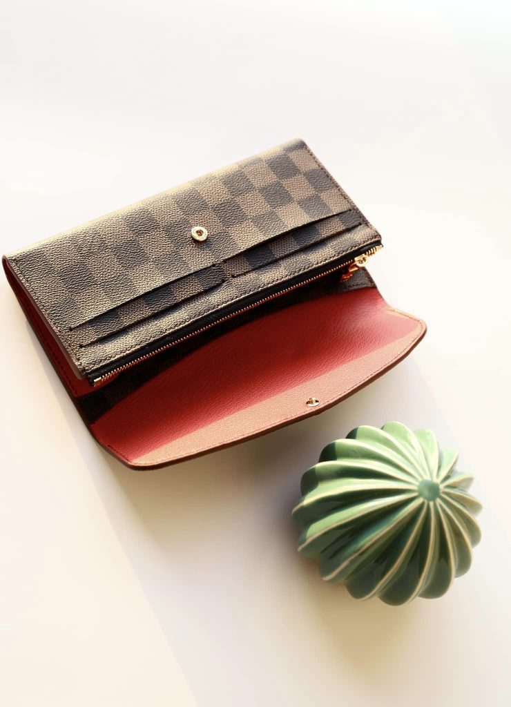 Ví LV Sarah kẻ caro nội thất đỏ tươi Ví LV Sarah kẻ caro nội thất đỏ tươi