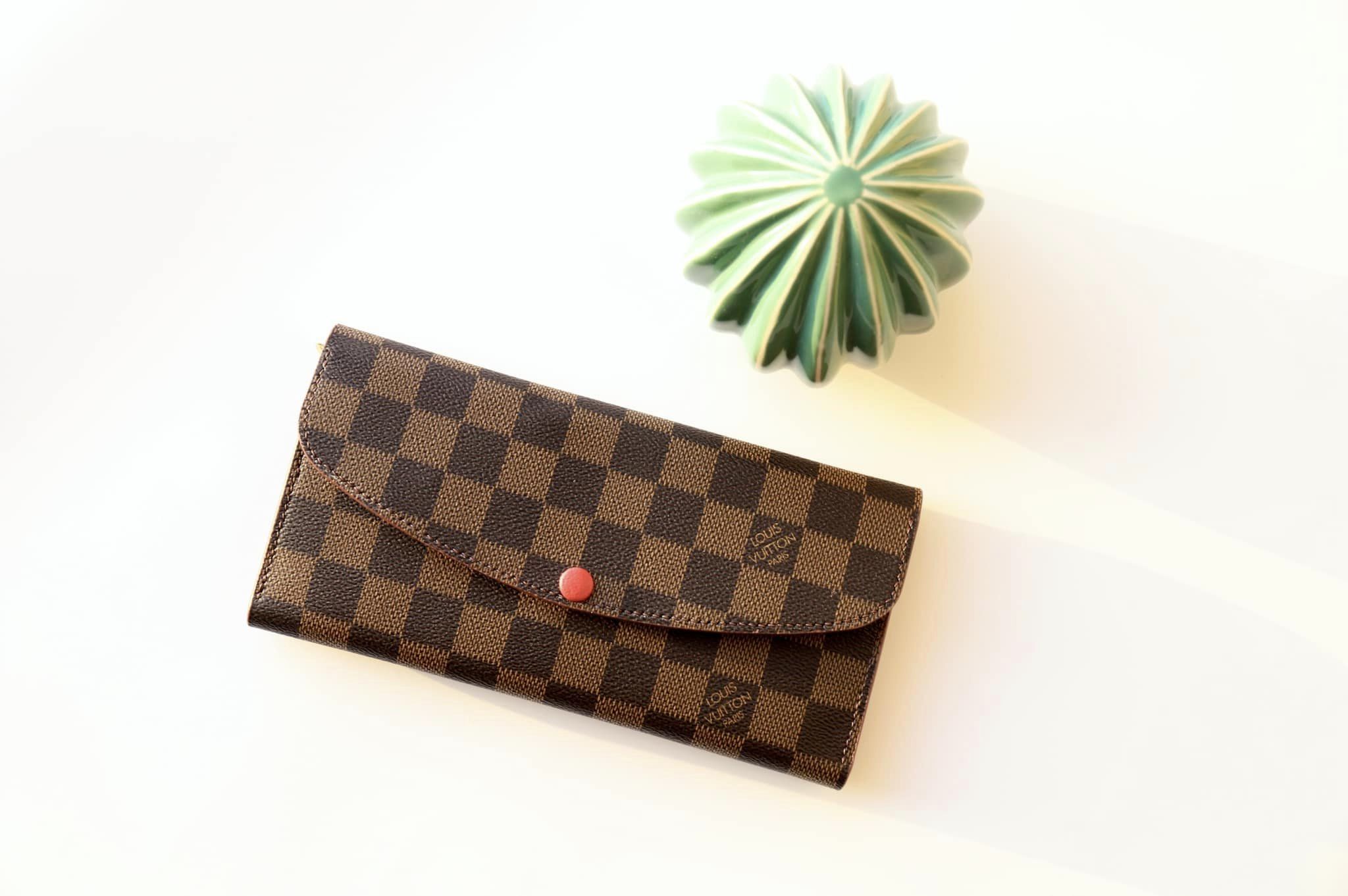 Ví LV Sarah kẻ caro nội thất đỏ tươi